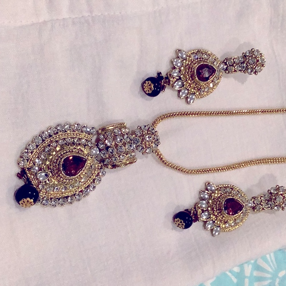 Indian jewelry/necklace set
